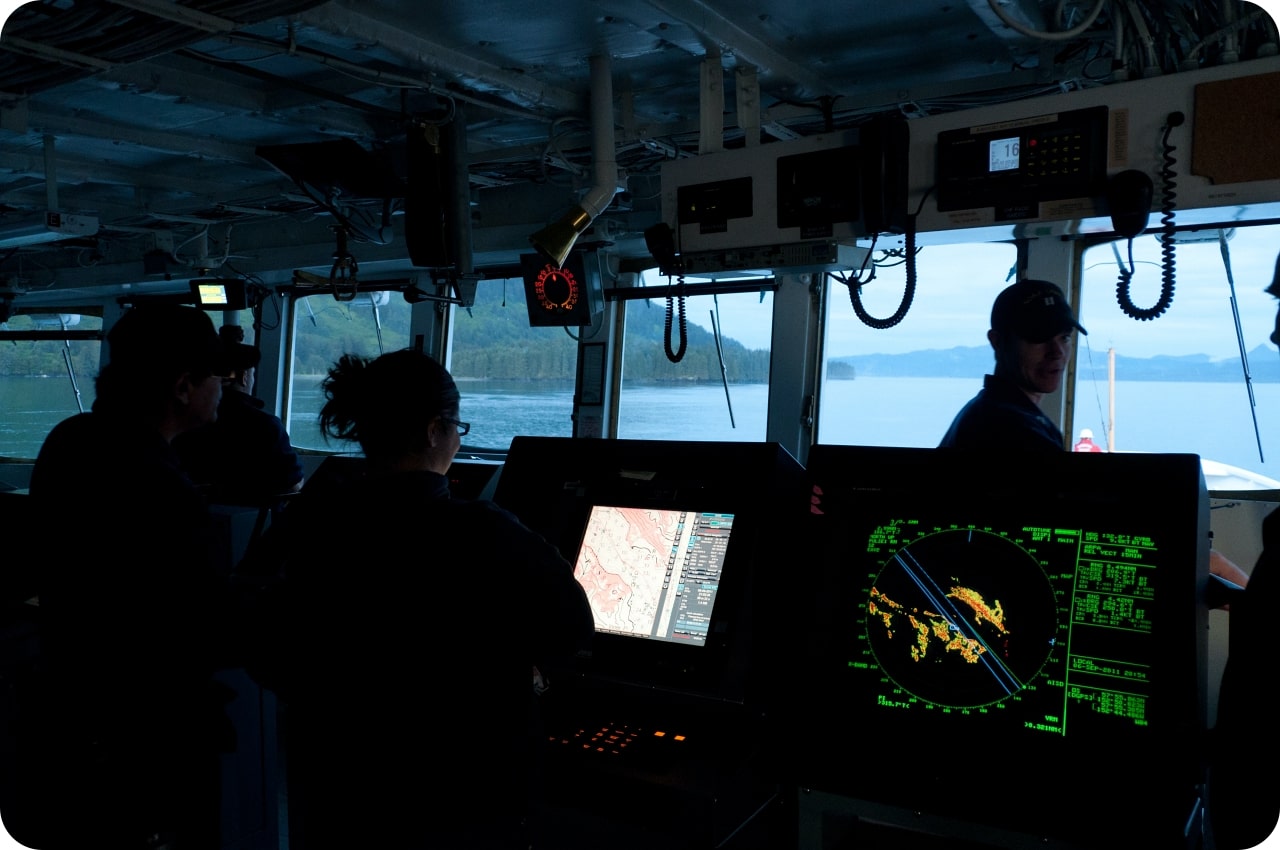 Shipboard marine seismic research control center